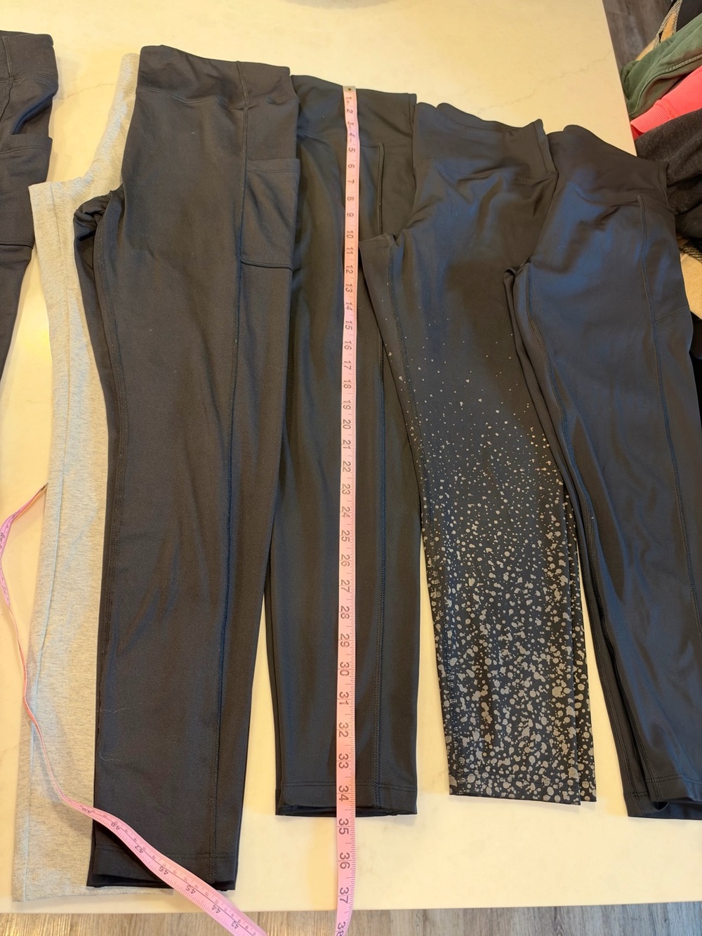 PINK Victoria's Secret đ©· Womenâs Leggings gently used Sz L smoke free home - Picture 3 of 8